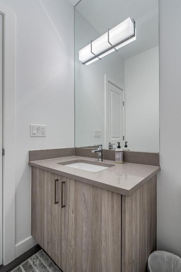 Contemporary Luxury 4 Bedroom House Near Downtown YYC Exterior foto
