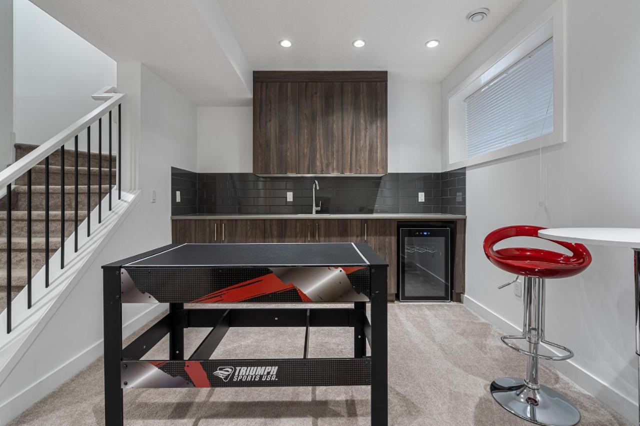 Contemporary Luxury 4 Bedroom House Near Downtown YYC Exterior foto